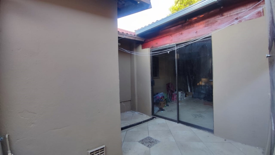 2 Bedroom Property for Sale in Geelhoutpark North West